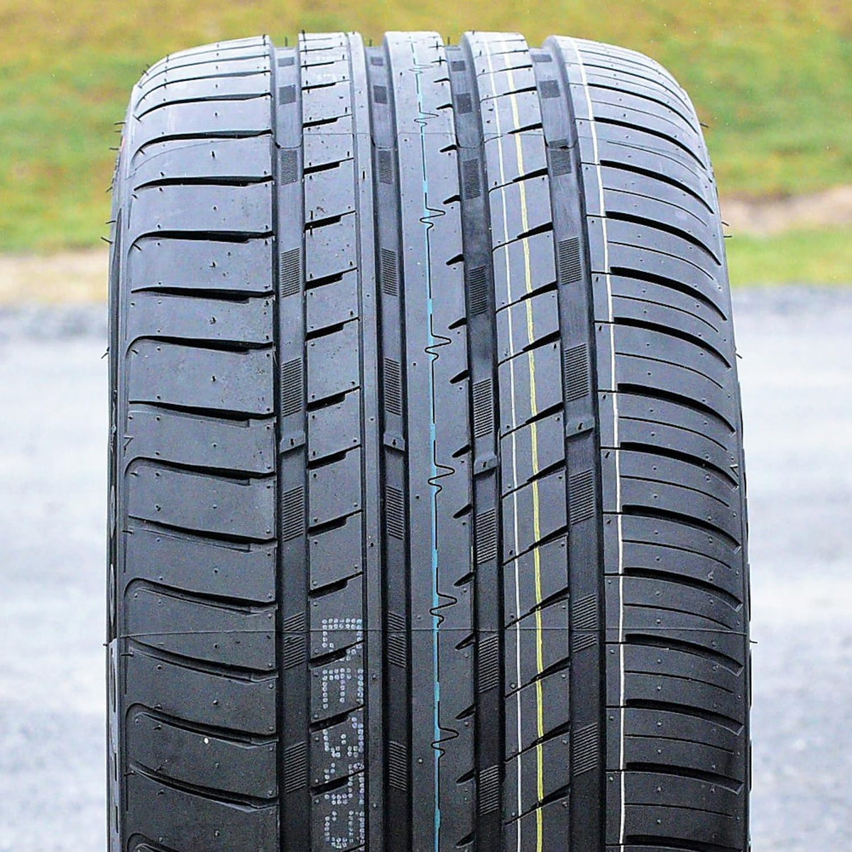 235/40ZR18 XL All Season Passenger Car Tire W104
